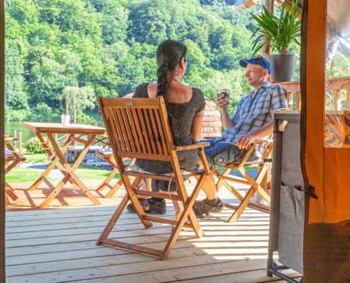 Safarizelte - Blick von Innen auf Terrasse Safarizelte - Blick von Innen auf Terrasse